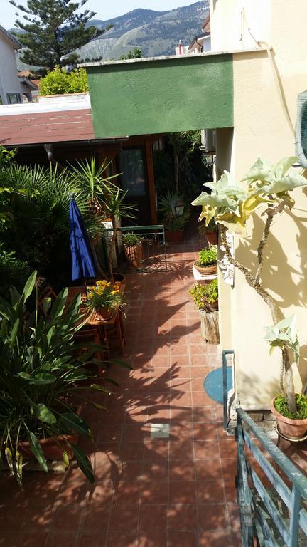 Apartment In A Villa A Mondello Exterior foto